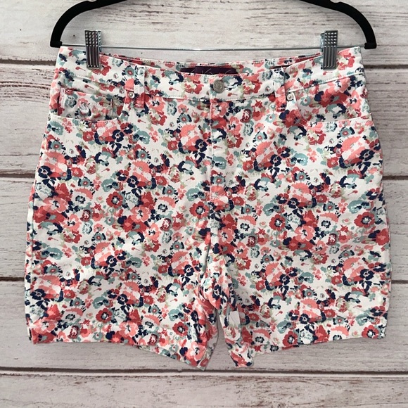 Gloria Vanderbilt Amanda Shorts | Size 10P Petite | Floral Print Summer Walking - Picture 1 of 7